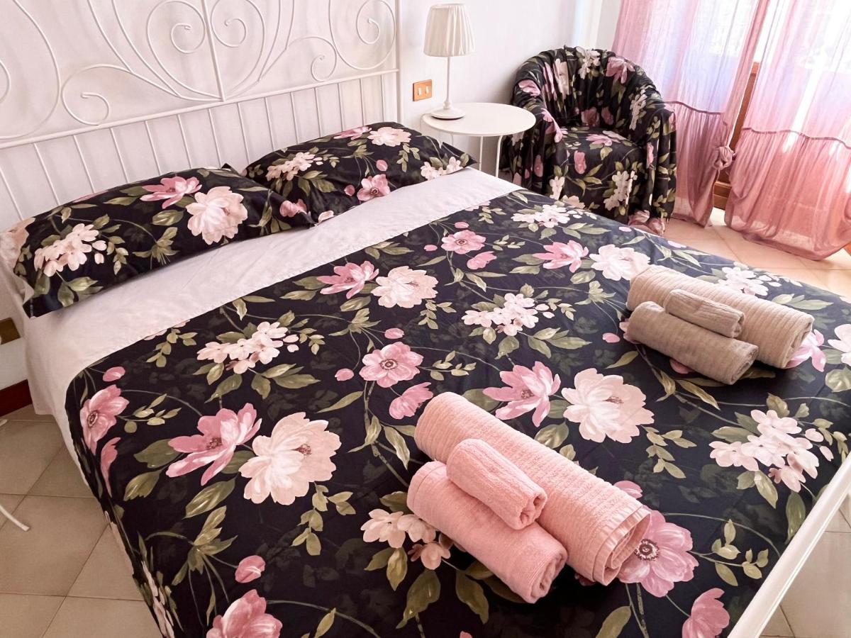 Villetta Stile Liberty A 马里纳·迪·比萨 外观 照片